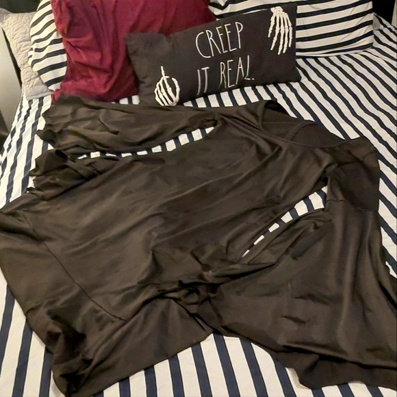 Morticia Addams dress - Picture 7 of 12